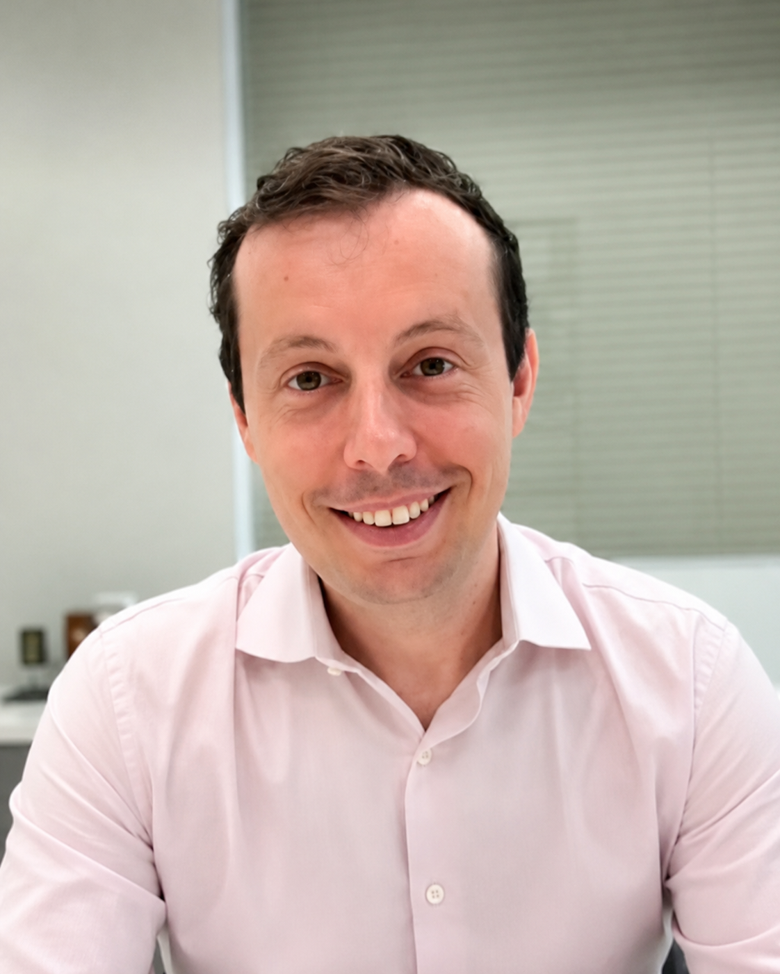 Dr. Carlos Hinz, cirurgião-dentista especialista em ortodontia, ATM e R.N.O.
